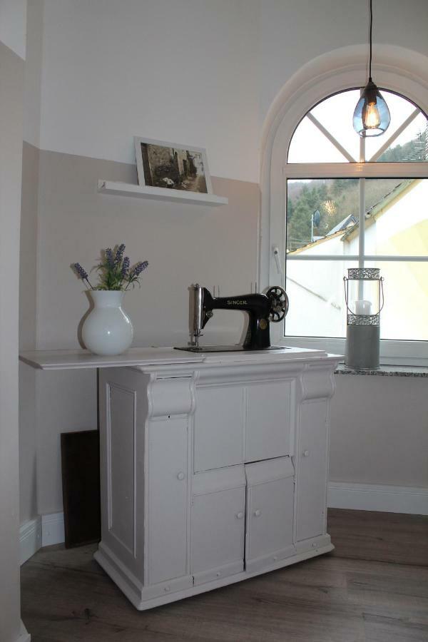 Ferienwohnung Im Tuermchen Oberfell エクステリア 写真